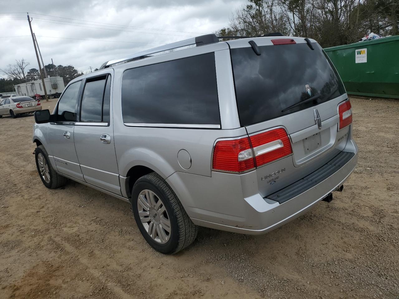 2012 LINCOLN NAVIGATOR L photo 2