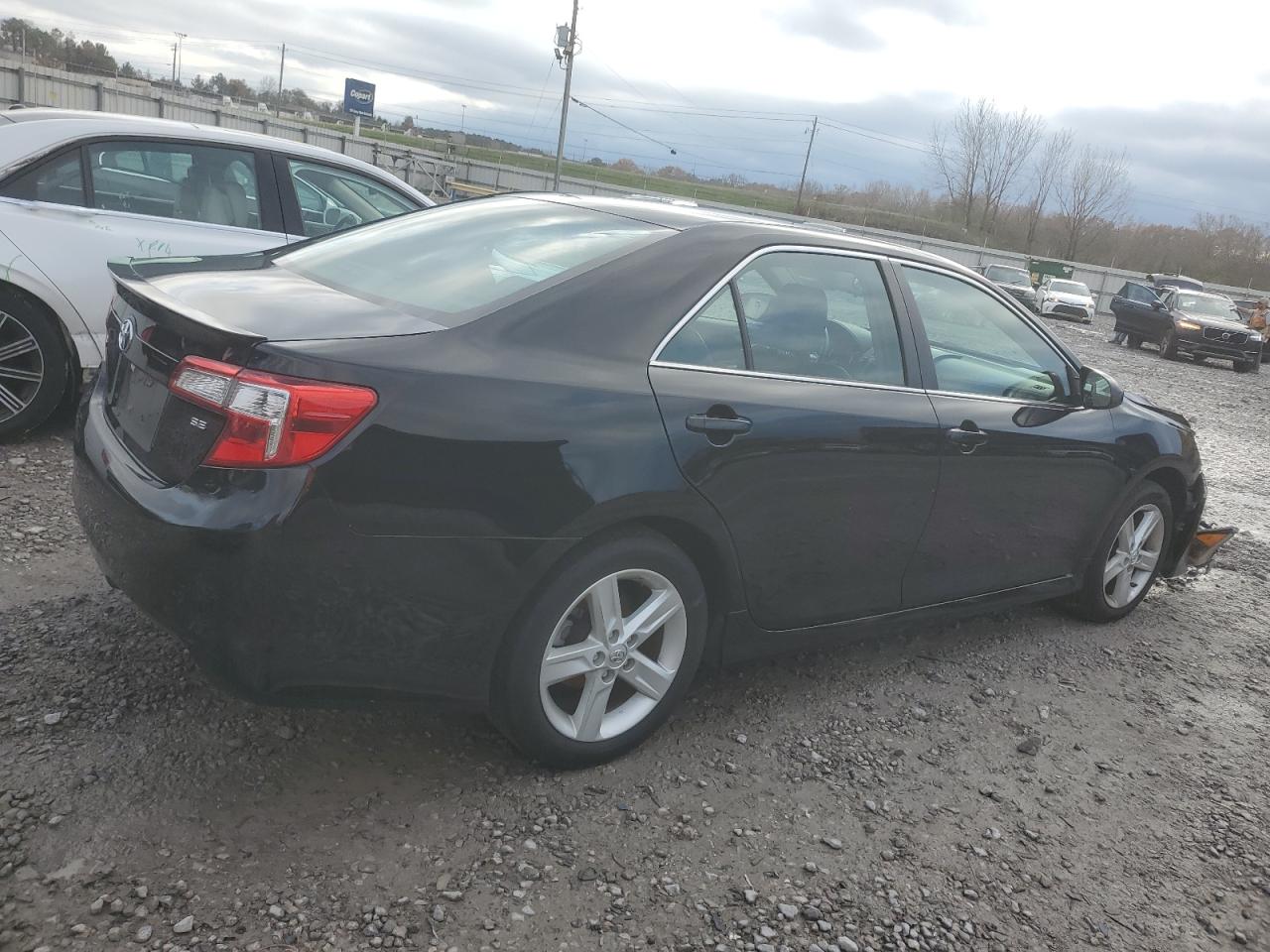 2014 TOYOTA CAMRY L photo 3