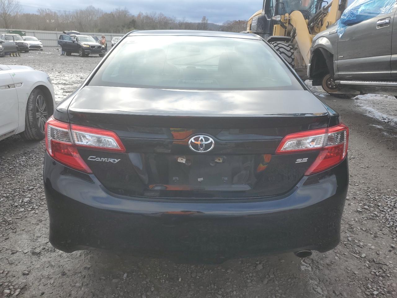 2014 TOYOTA CAMRY L photo 6