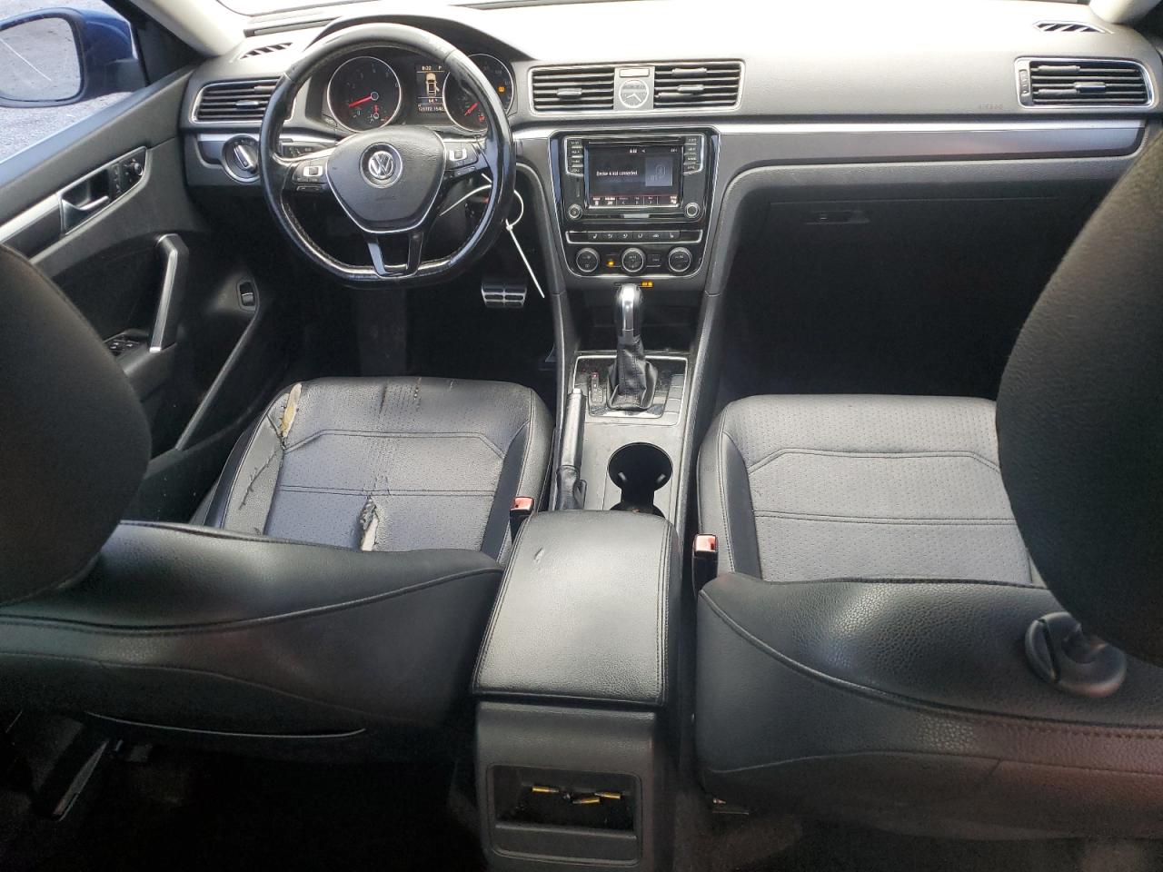 2017 VOLKSWAGEN PASSAT R-LINE photo 8