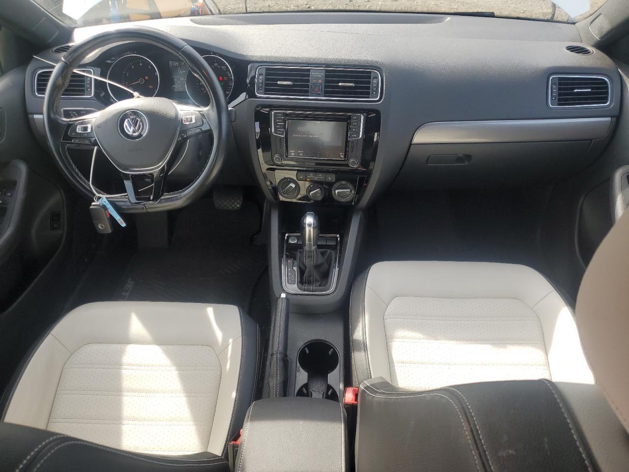 2017 VOLKSWAGEN JETTA SPORT photo 22