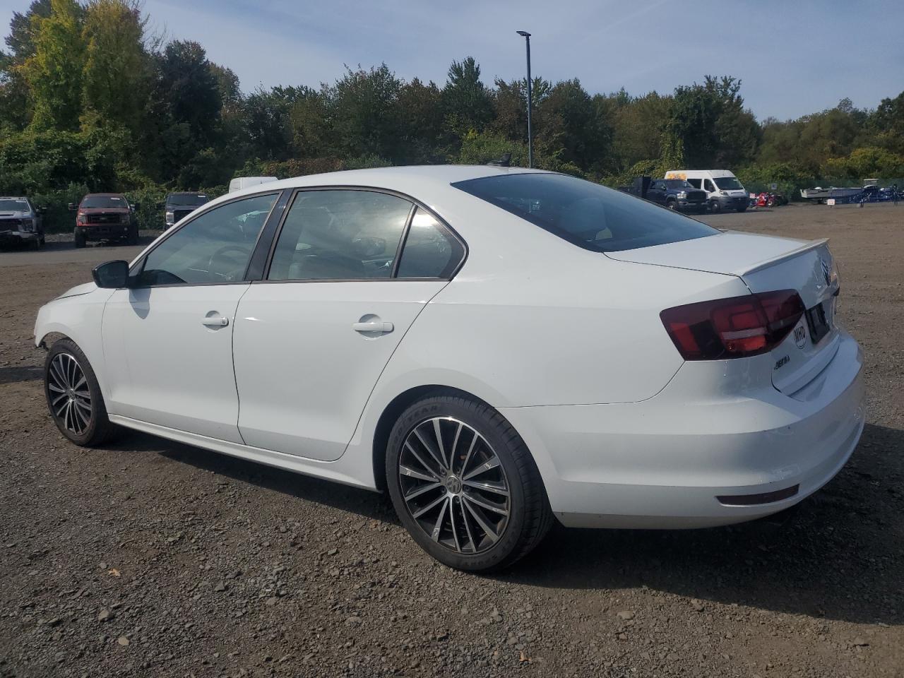 2017 VOLKSWAGEN JETTA SPORT photo 4