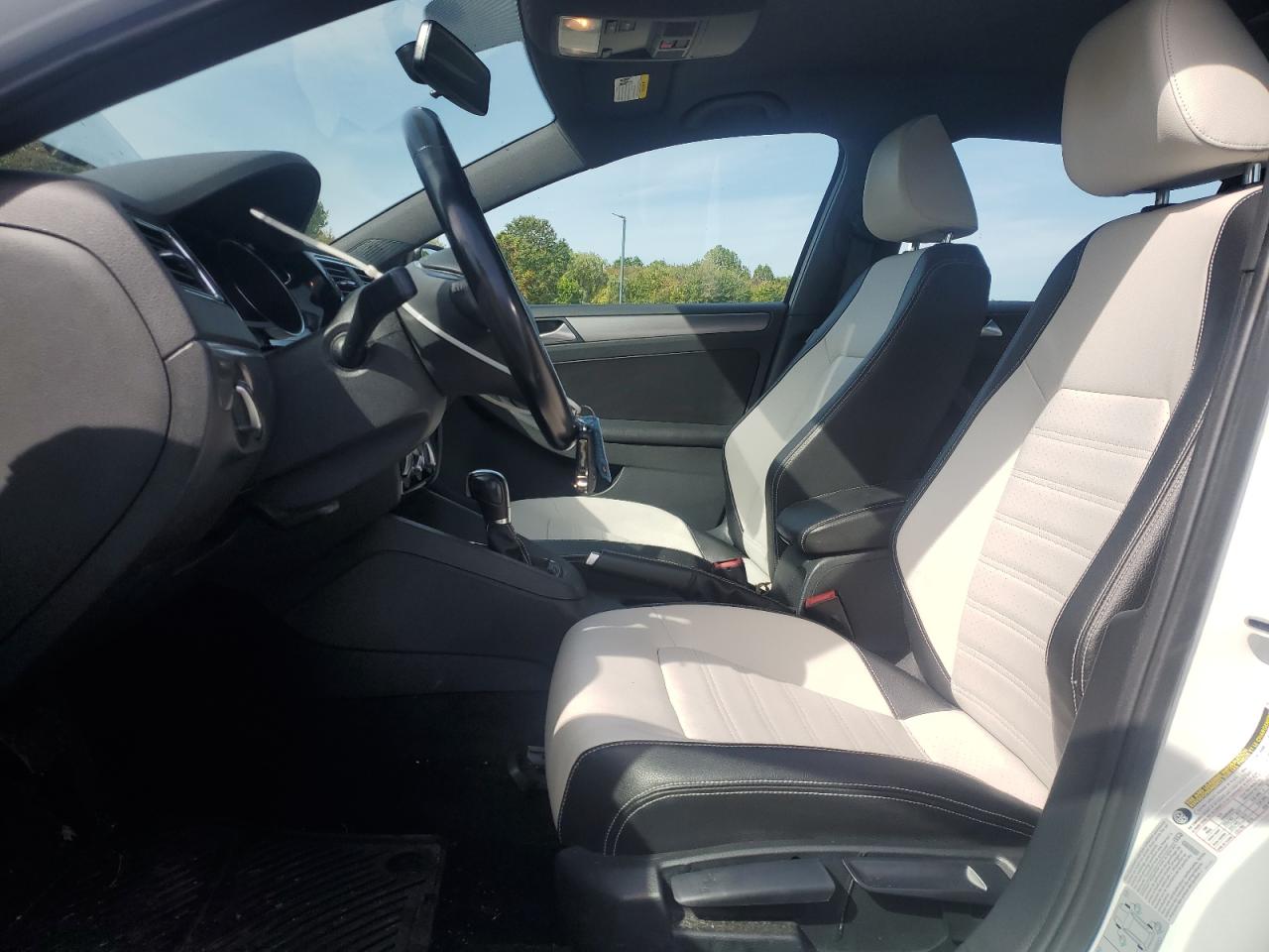 2017 VOLKSWAGEN JETTA SPORT photo 19