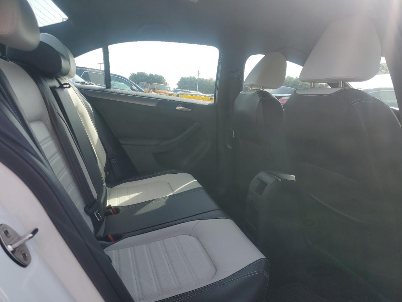 2017 VOLKSWAGEN JETTA SPORT photo 28