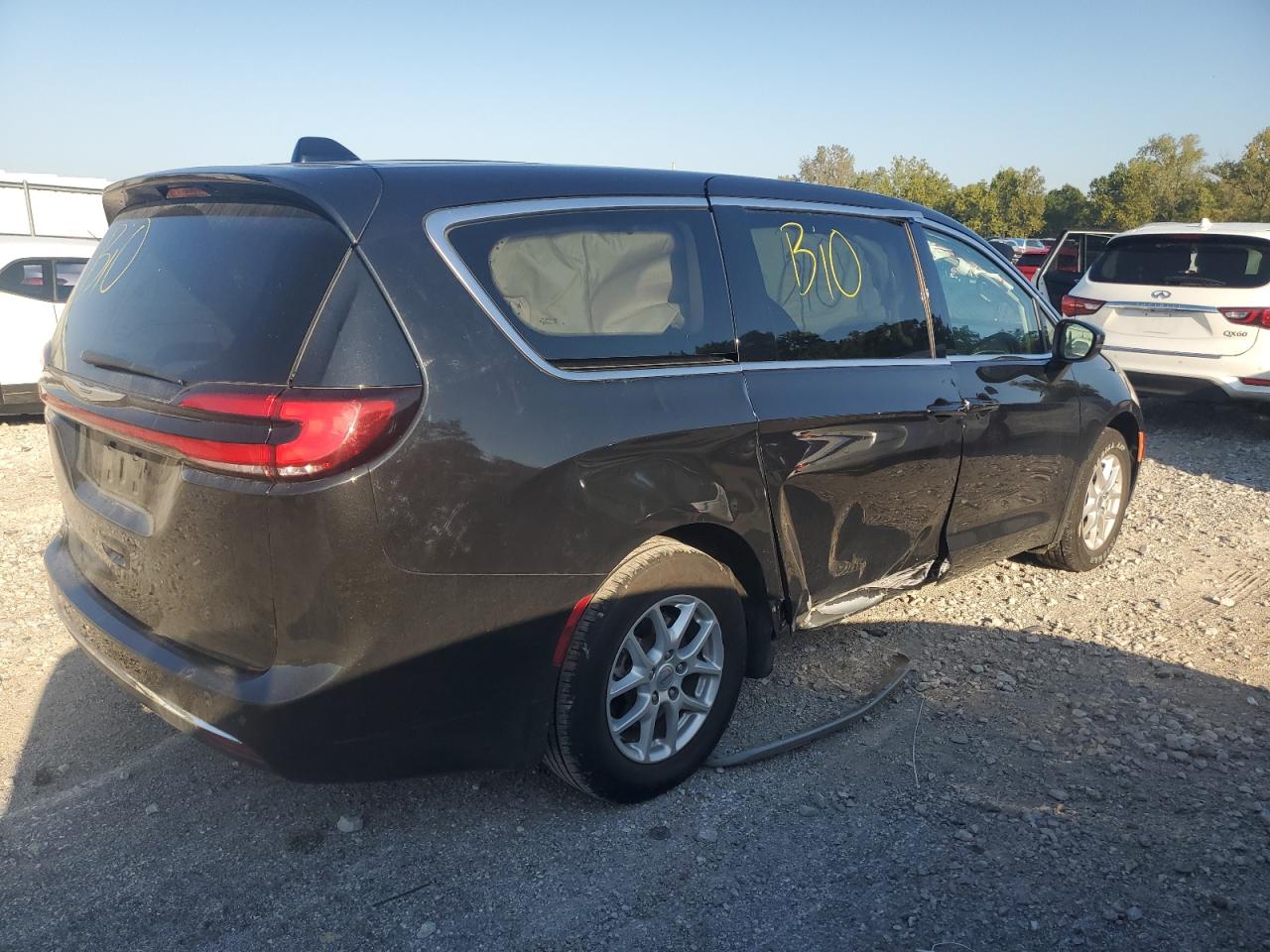 2023 CHRYSLER PACIFICA TOURING L photo 5