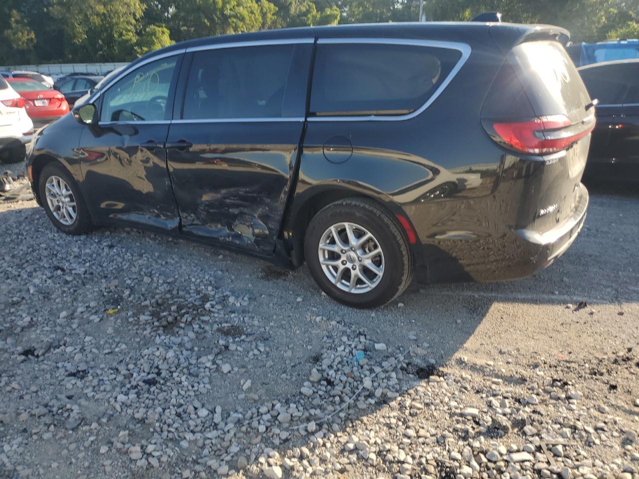 2023 CHRYSLER PACIFICA TOURING L photo 3