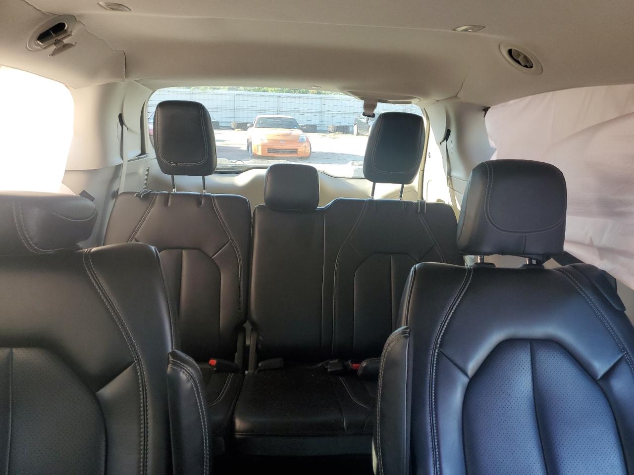 2023 CHRYSLER PACIFICA TOURING L photo 19