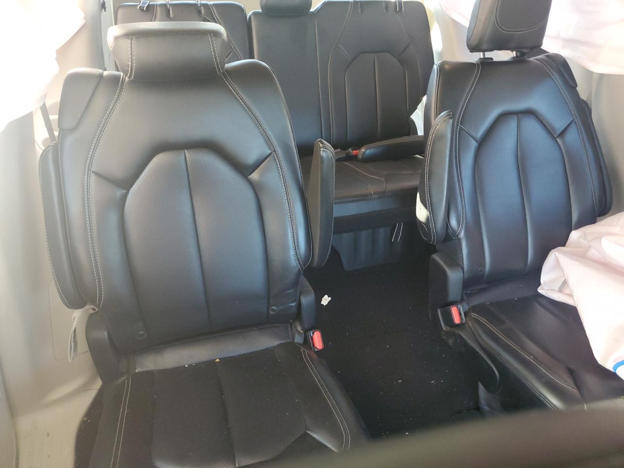 2023 CHRYSLER PACIFICA TOURING L photo 21