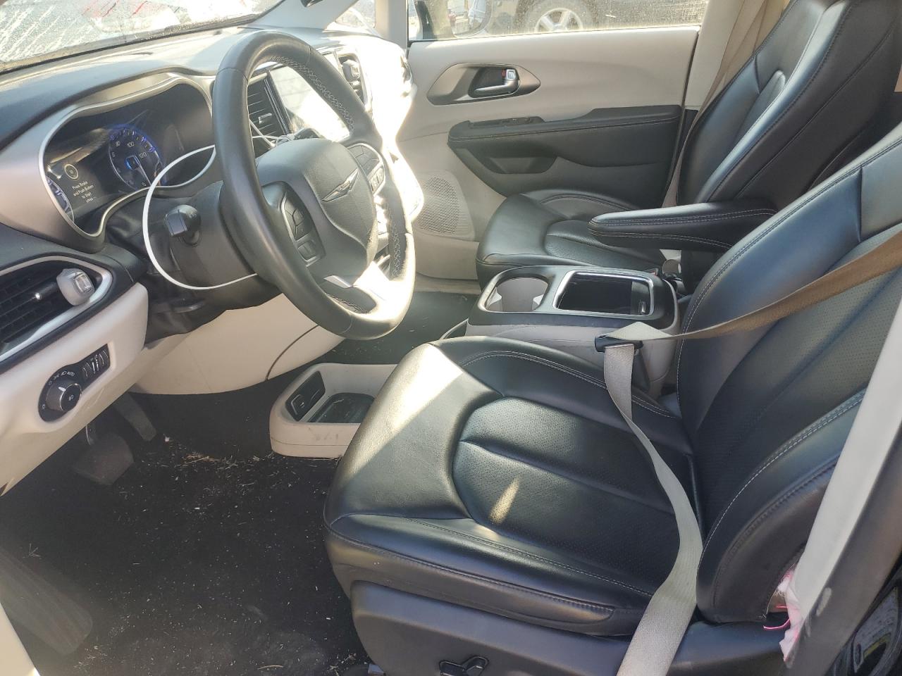 2023 CHRYSLER PACIFICA TOURING L photo 13