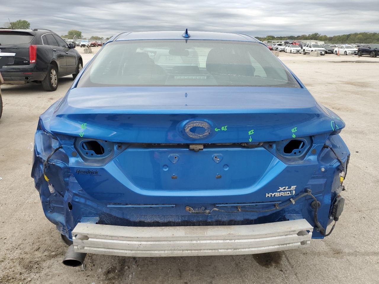 2019 TOYOTA CAMRY HYBRID photo 6