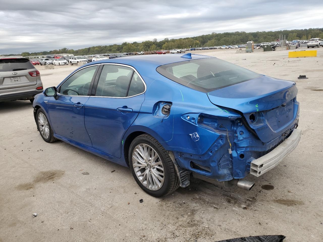 2019 TOYOTA CAMRY HYBRID photo 2
