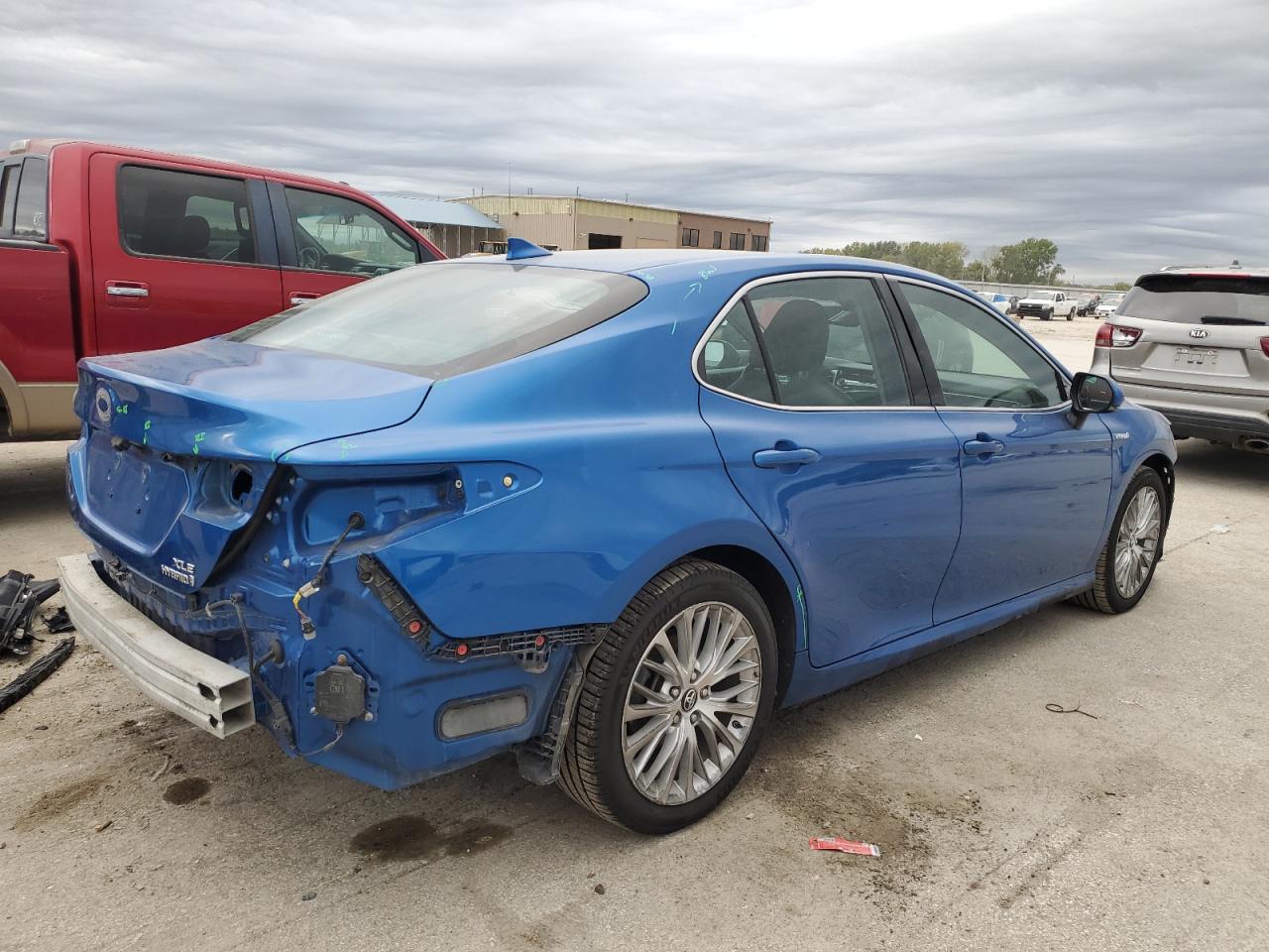 2019 TOYOTA CAMRY HYBRID photo 3