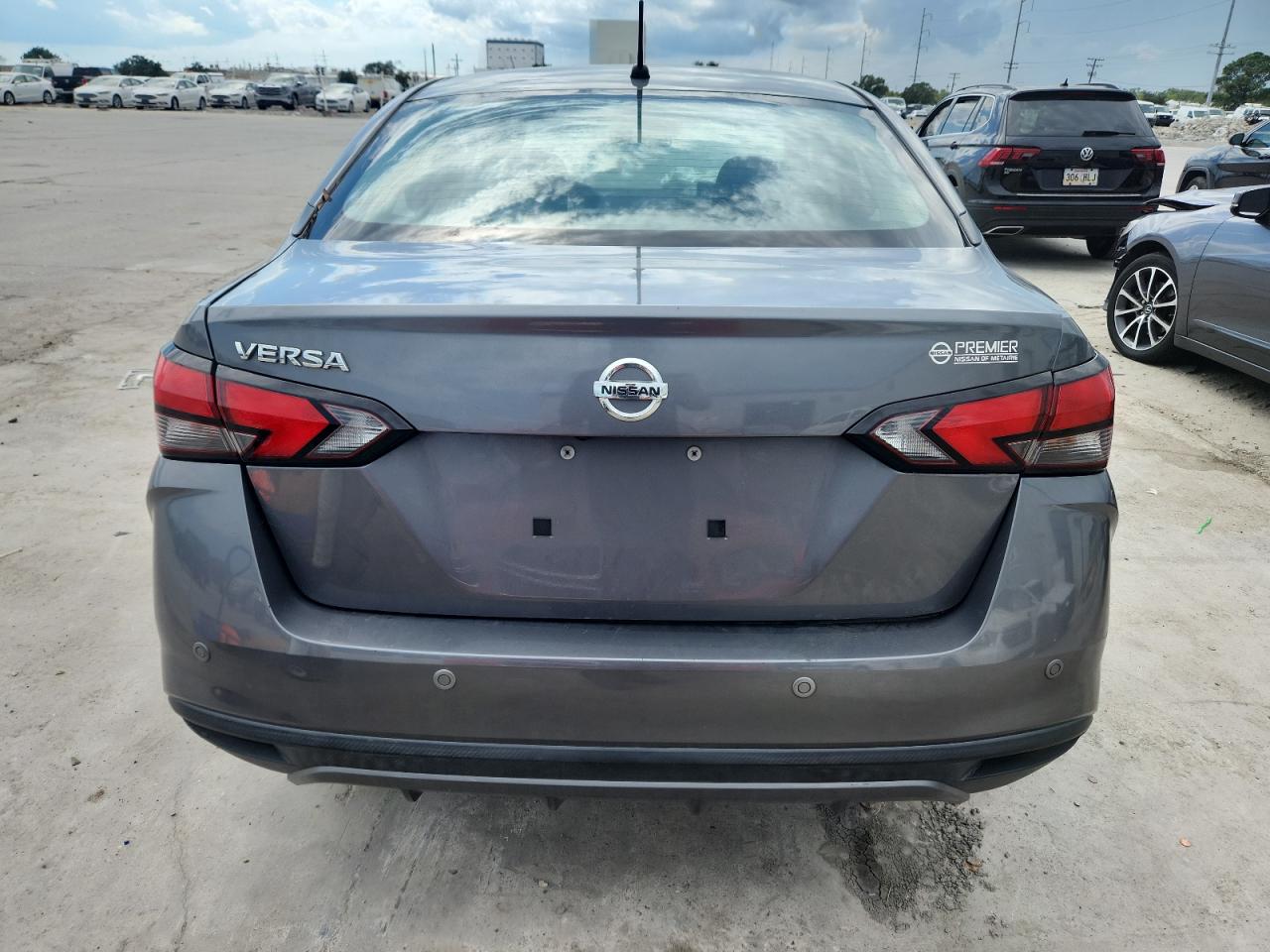 2020 NISSAN VERSA S photo 11