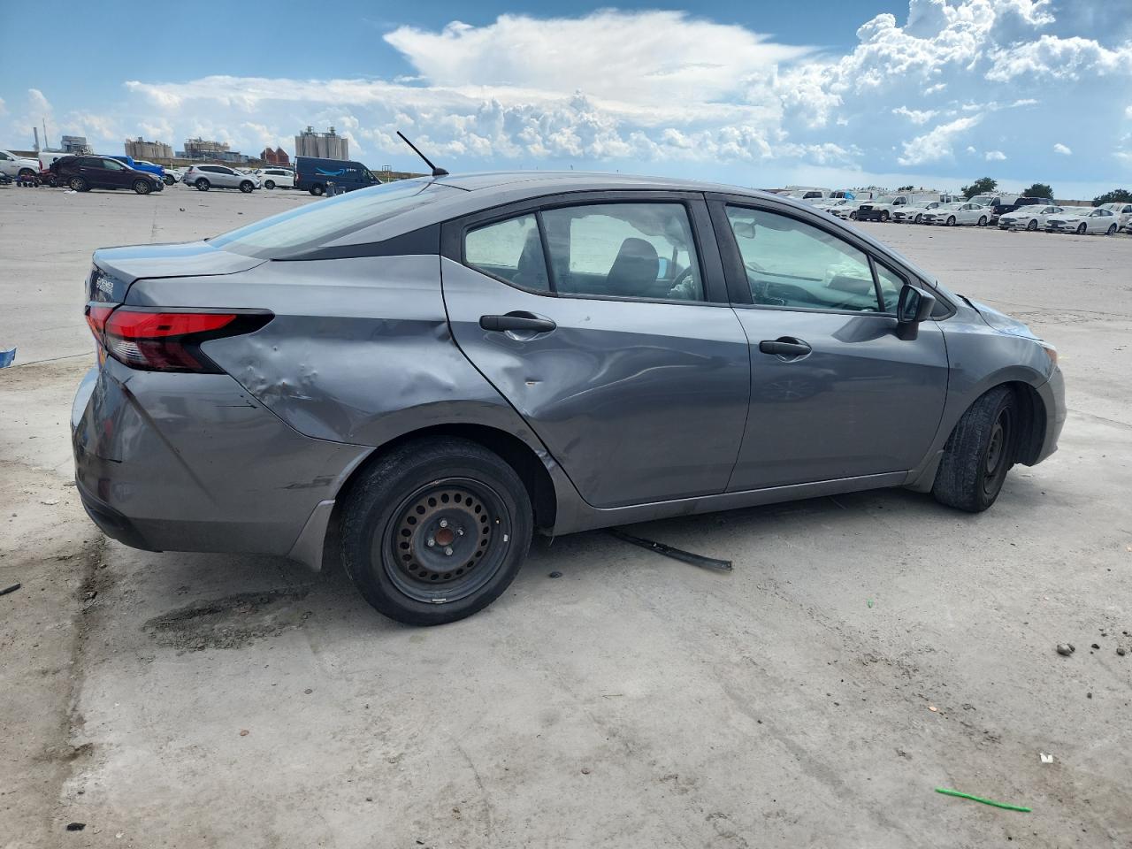 2020 NISSAN VERSA S photo 5