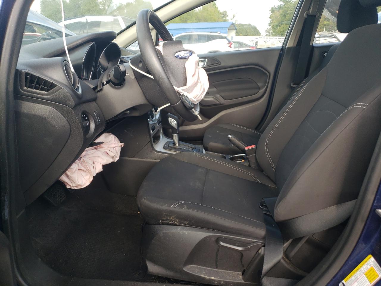 2016 FORD FIESTA SE photo 19