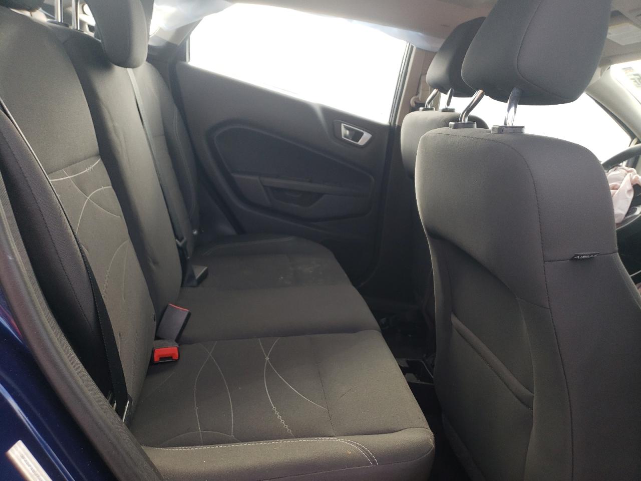 2016 FORD FIESTA SE photo 28