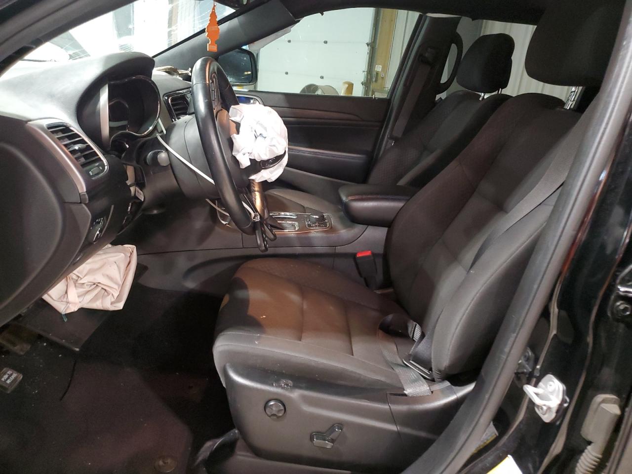 2019 JEEP GRAND CHEROKEE LAREDO photo 13