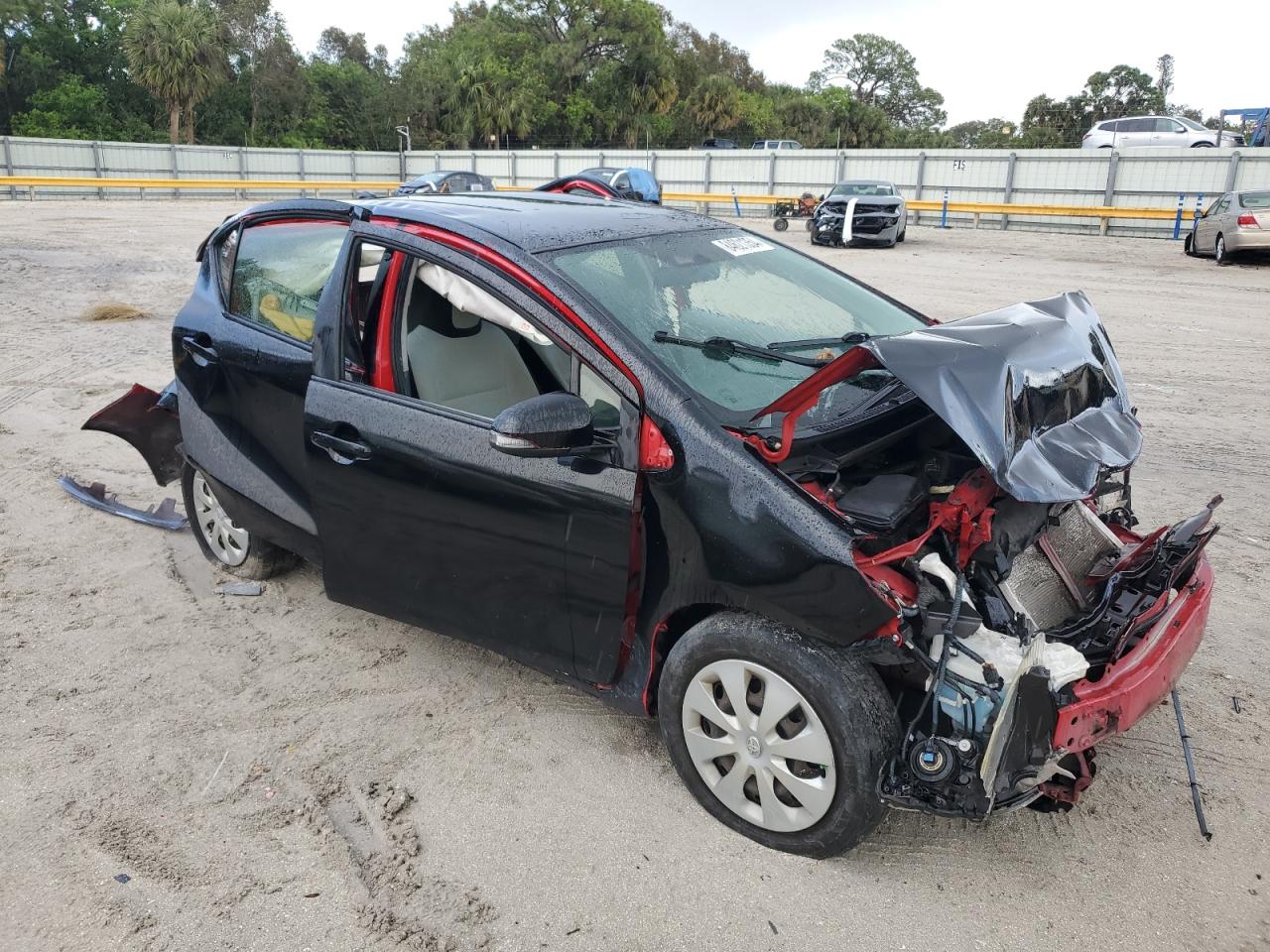 2013 TOYOTA PRIUS C ONE photo 7