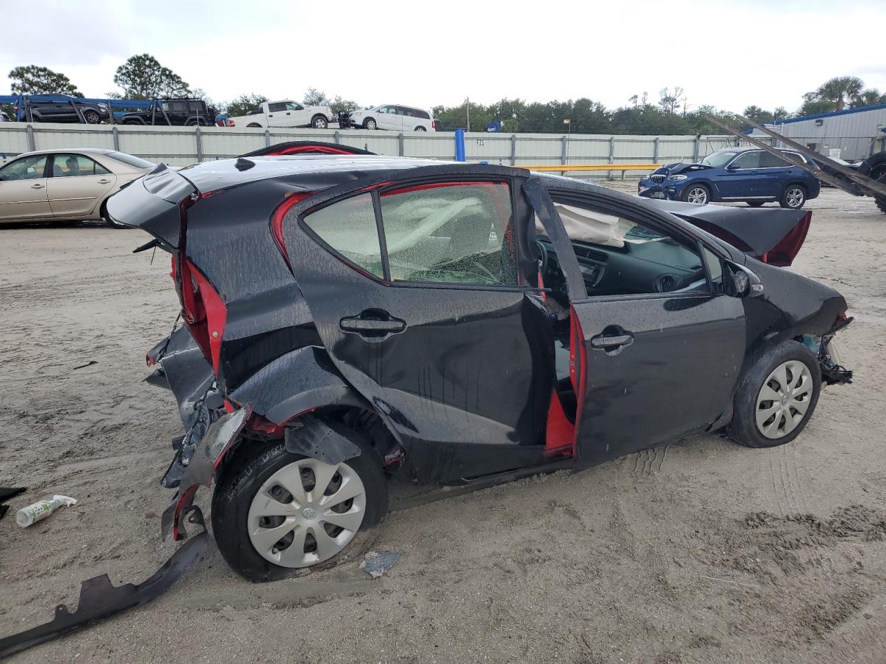 2013 TOYOTA PRIUS C ONE photo 5
