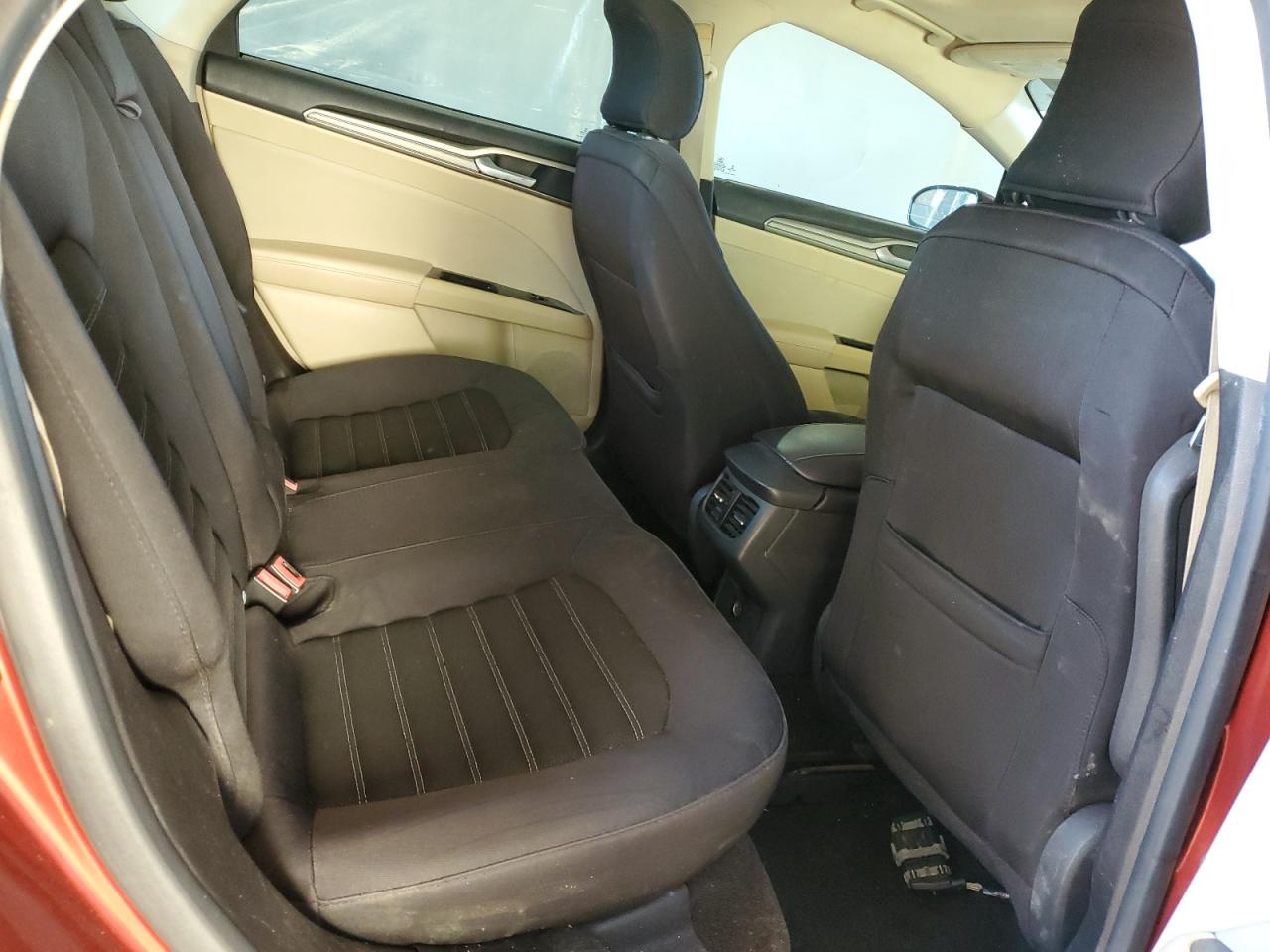 2014 FORD FUSION SE photo 19