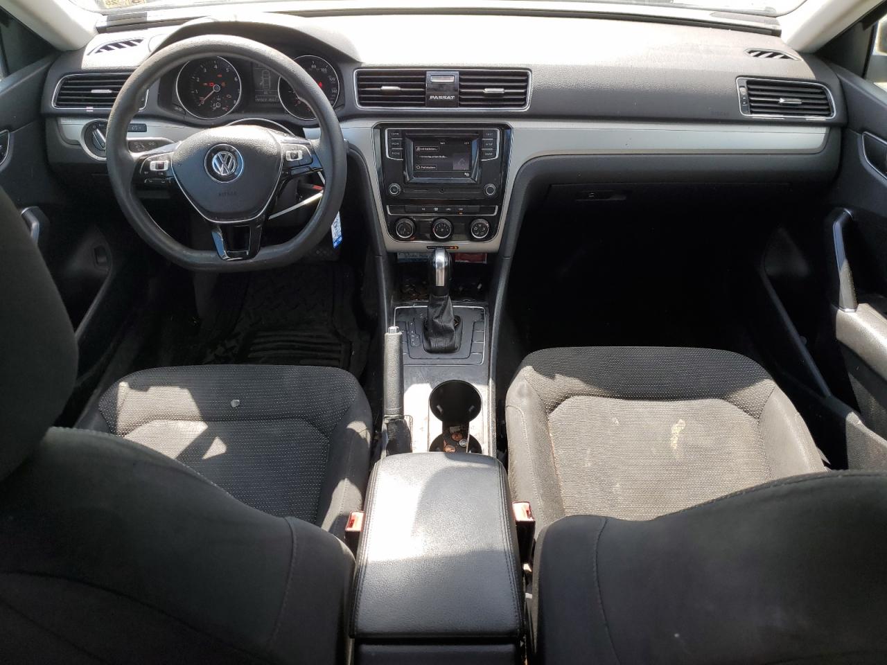 2018 VOLKSWAGEN PASSAT S photo 22