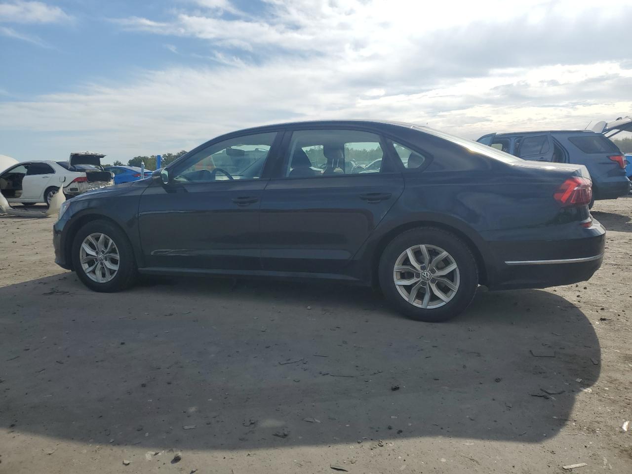 2018 VOLKSWAGEN PASSAT S photo 4
