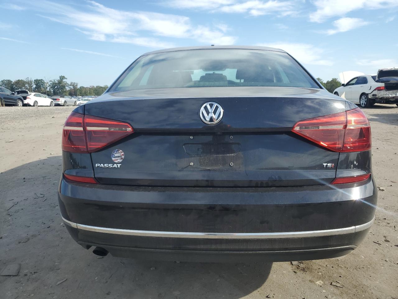2018 VOLKSWAGEN PASSAT S photo 16