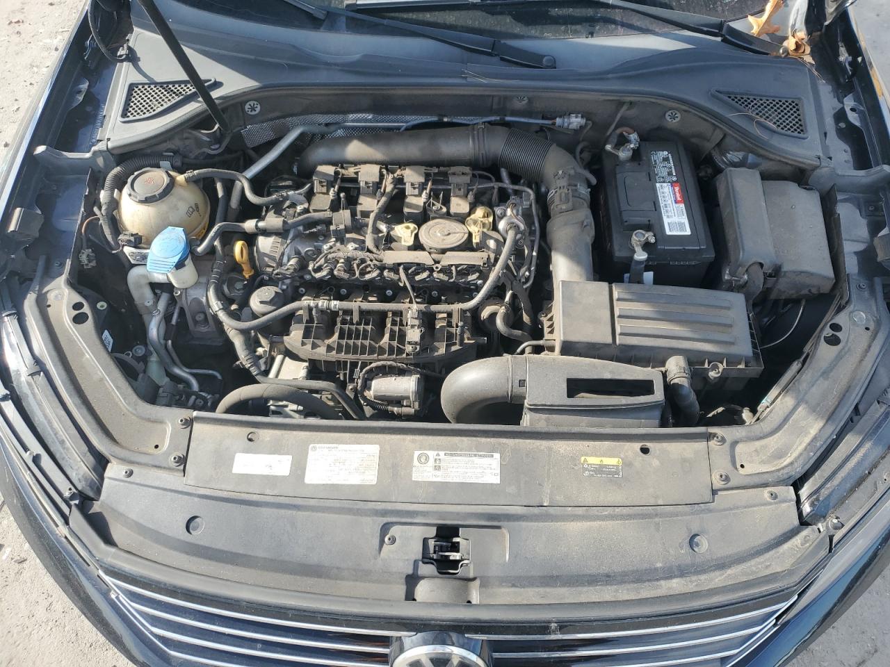 2018 VOLKSWAGEN PASSAT S photo 31