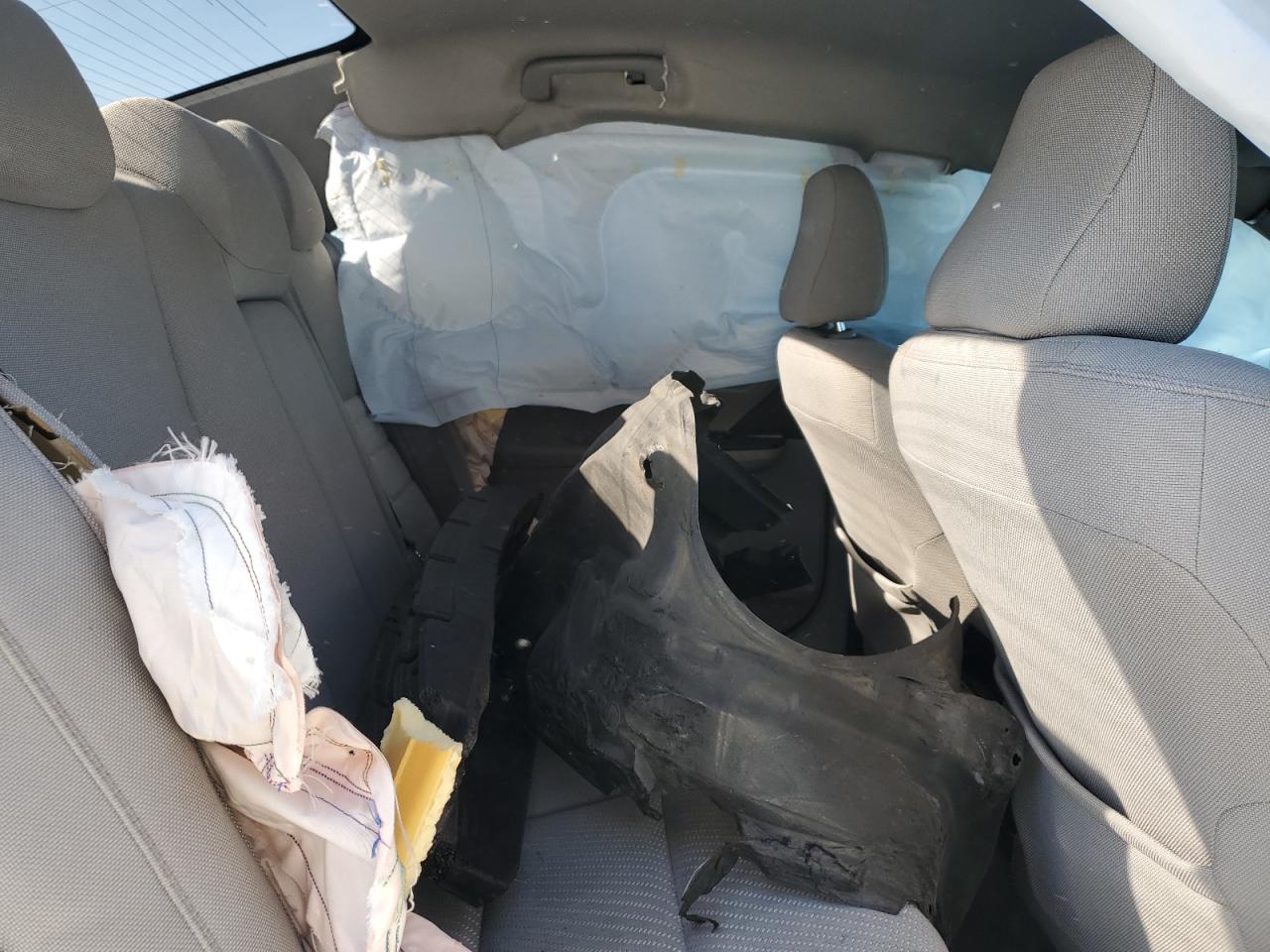 2016 TOYOTA CAMRY LE photo 19