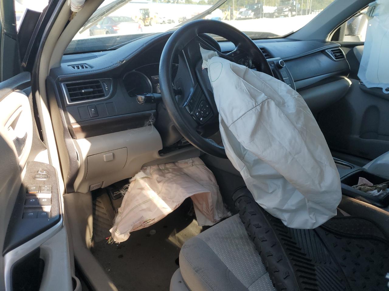 2016 TOYOTA CAMRY LE photo 15