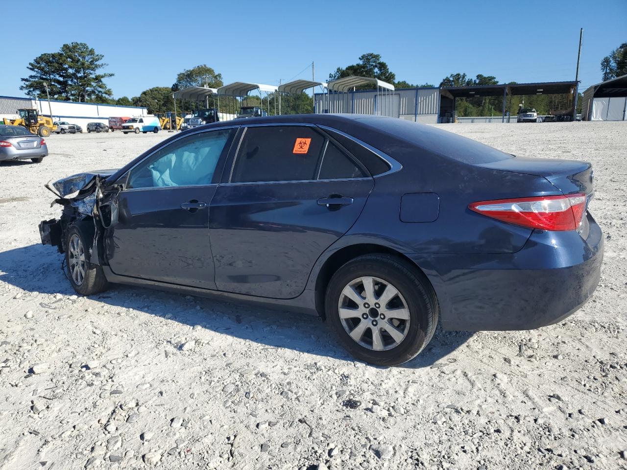 2016 TOYOTA CAMRY LE photo 3