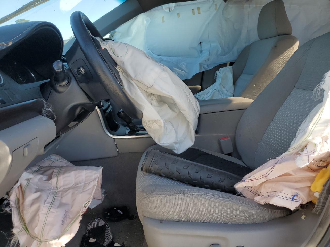 2016 TOYOTA CAMRY LE photo 13