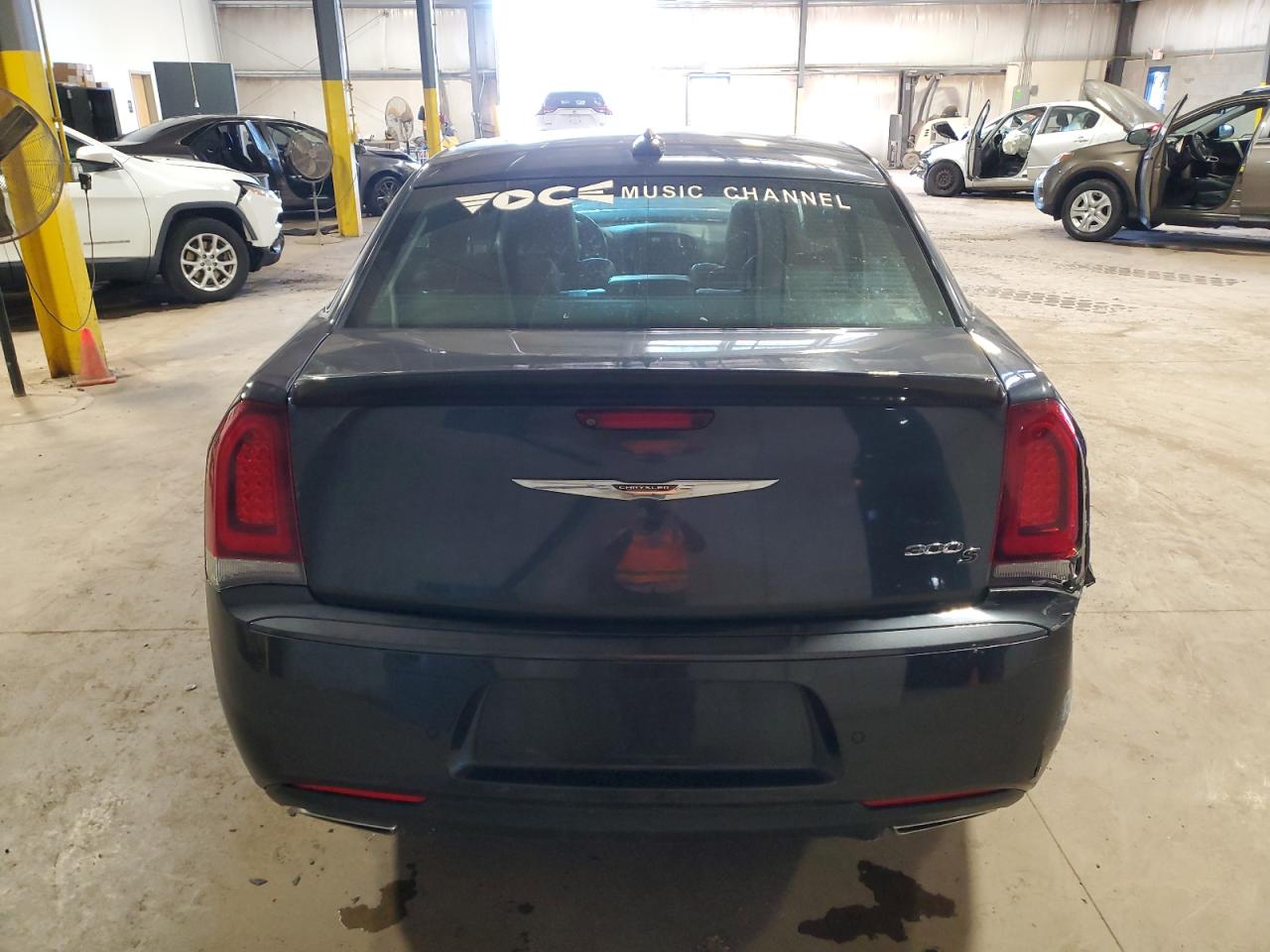 2018 CHRYSLER 300 S photo 11