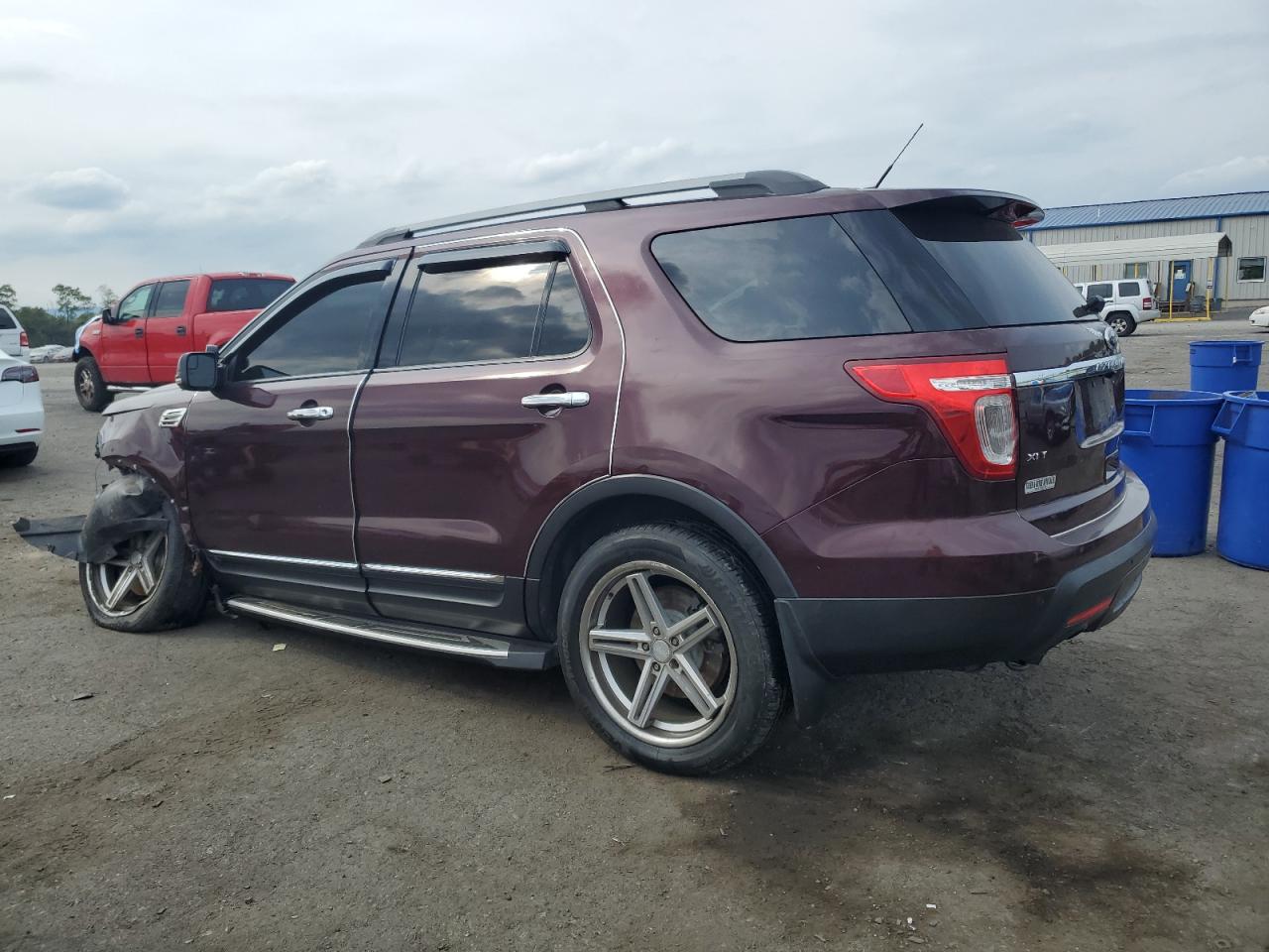 2011 FORD EXPLORER XLT photo 4