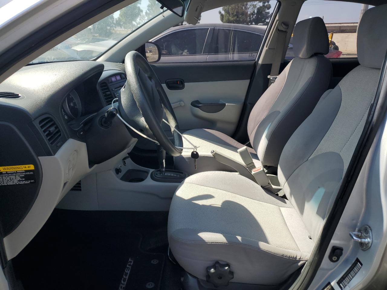 2010 HYUNDAI ACCENT GLS photo 13