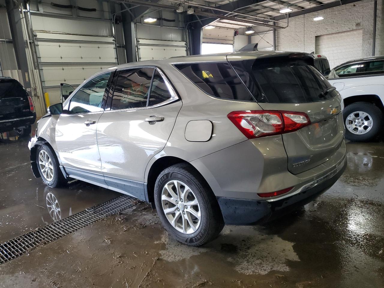 2018 CHEVROLET EQUINOX LT photo 2
