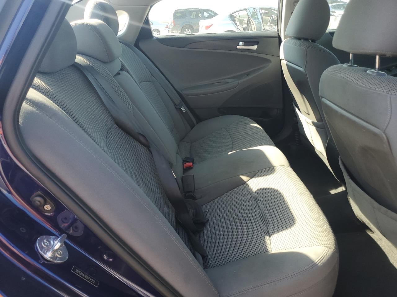 2011 HYUNDAI SONATA GLS photo 19