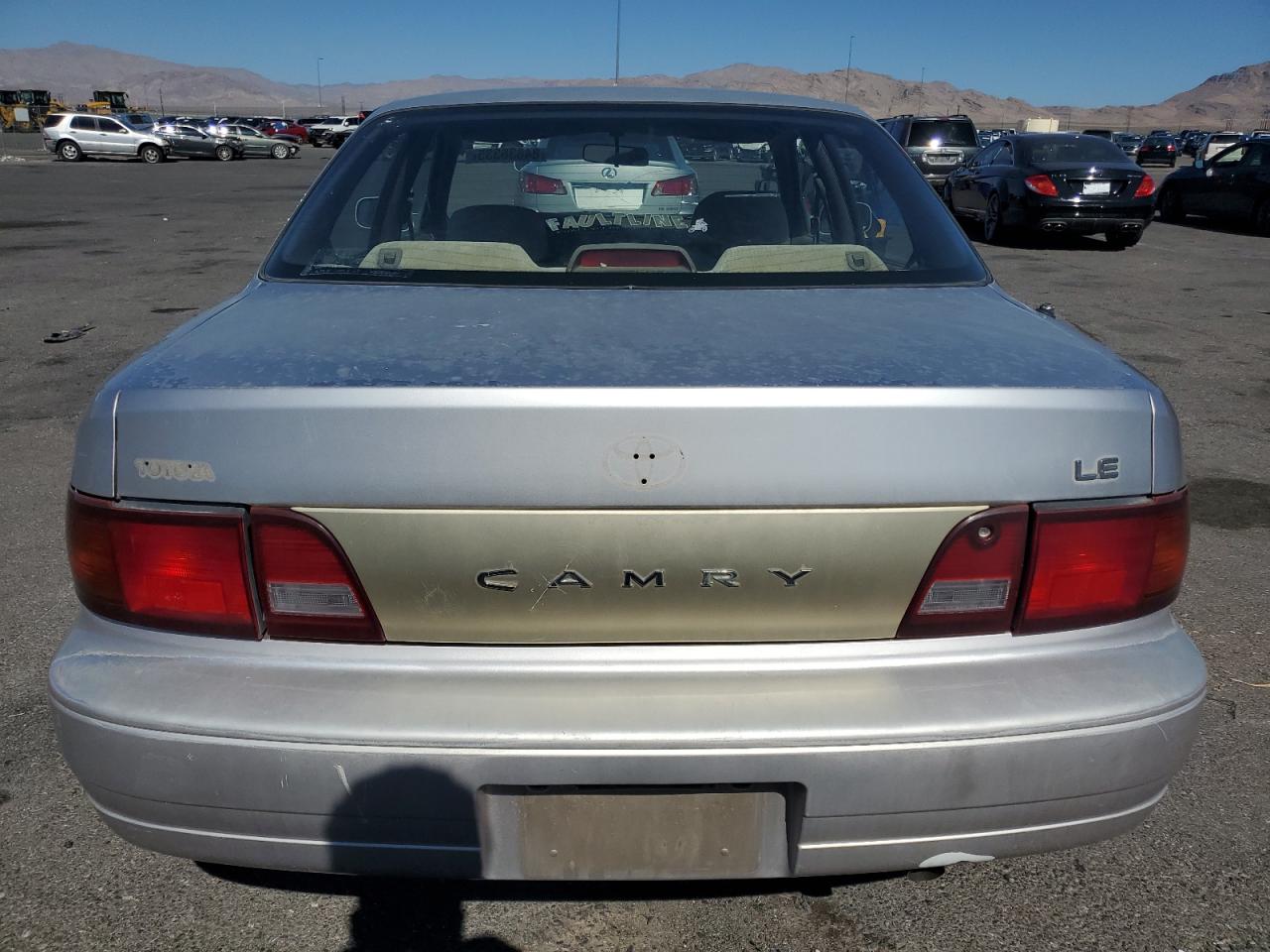 1996 TOYOTA CAMRY photo 6