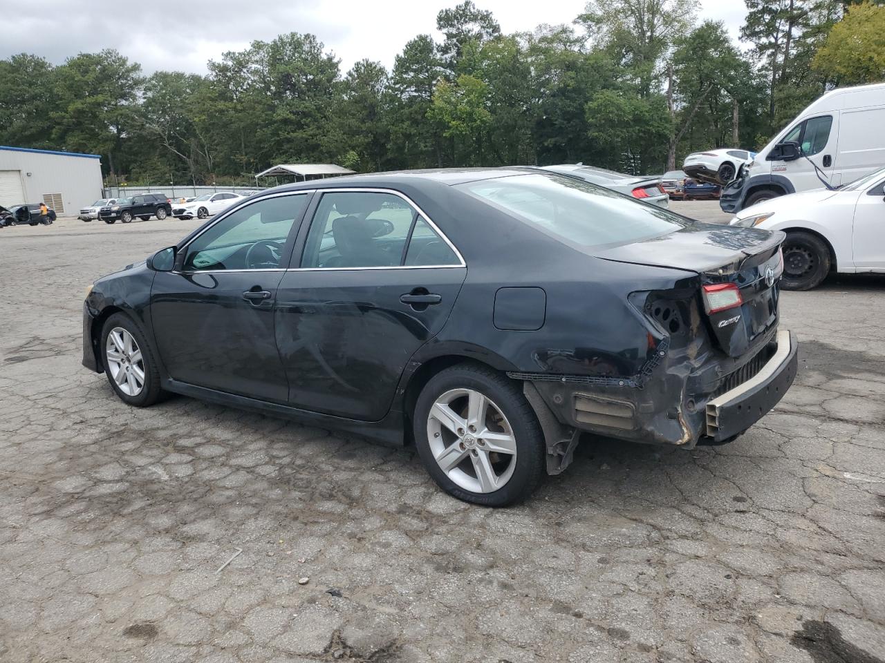 2014 TOYOTA CAMRY L photo 3
