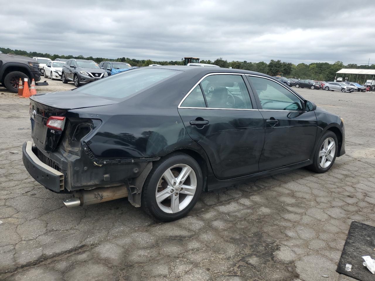 2014 TOYOTA CAMRY L photo 5