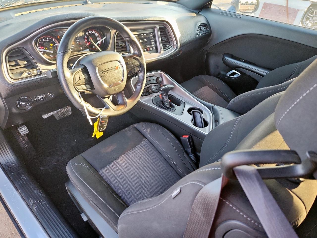 2022 DODGE CHALLENGER SXT photo 15