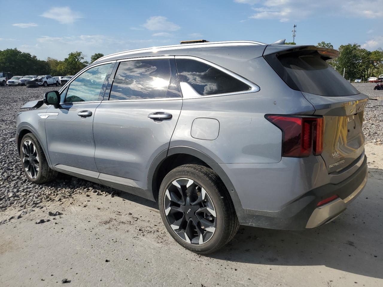 2024 KIA SORENTO SX photo 3