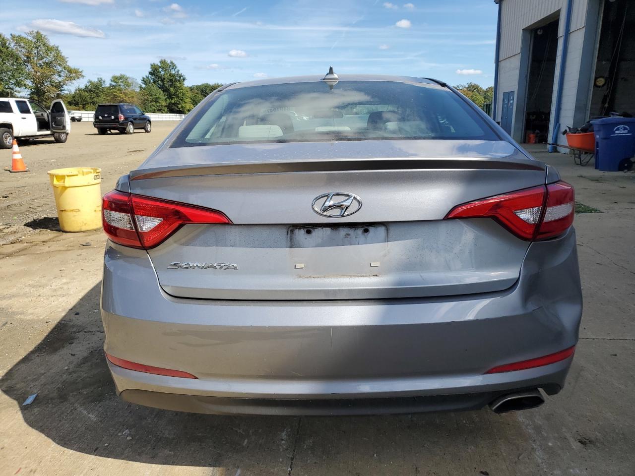 2015 HYUNDAI SONATA SE photo 6