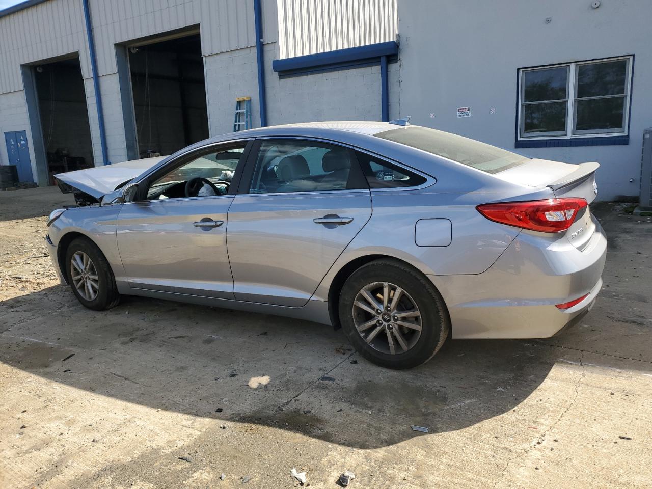 2015 HYUNDAI SONATA SE photo 2