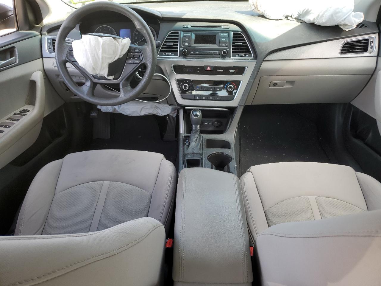 2015 HYUNDAI SONATA SE photo 8