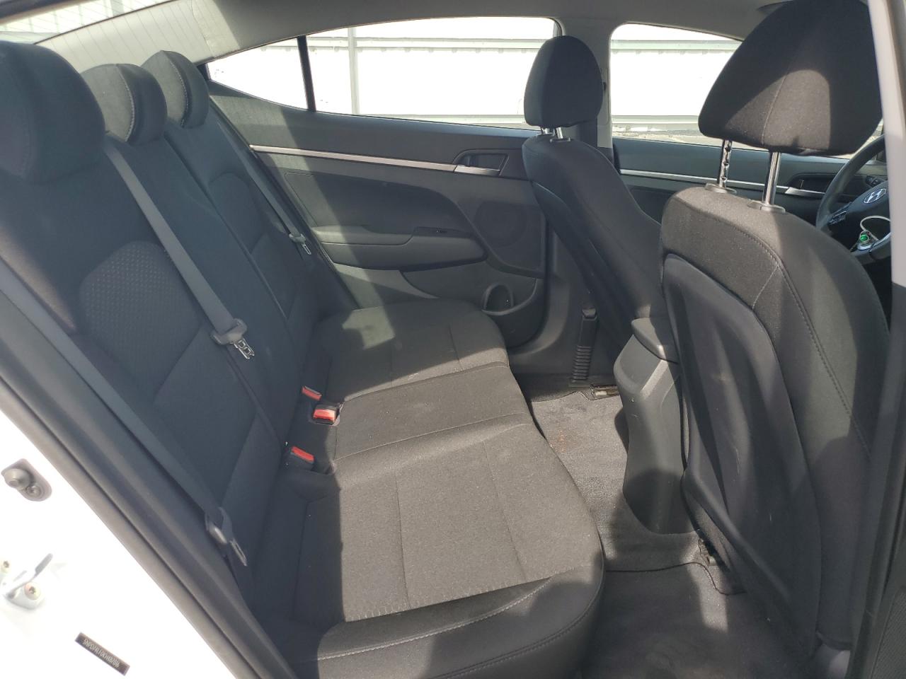 2019 HYUNDAI ELANTRA SE photo 19