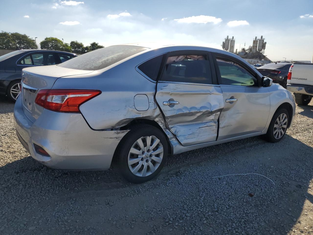 2017 NISSAN SENTRA S photo 3