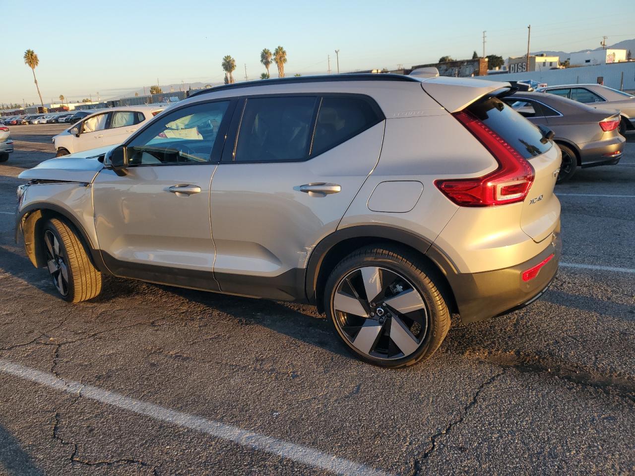 2024 VOLVO XC40 RECHARGE PLUS photo 2