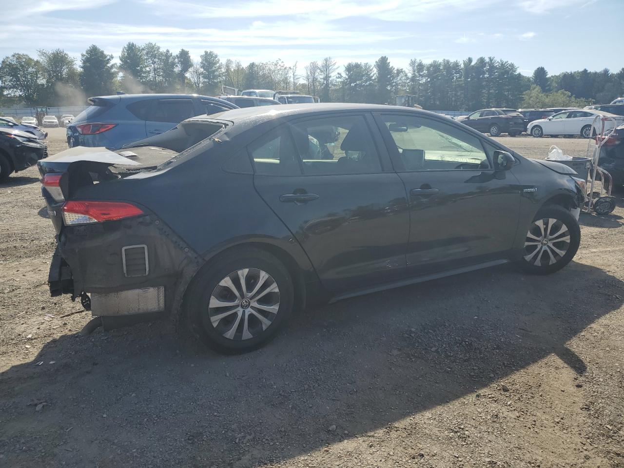 2021 TOYOTA COROLLA LE photo 3