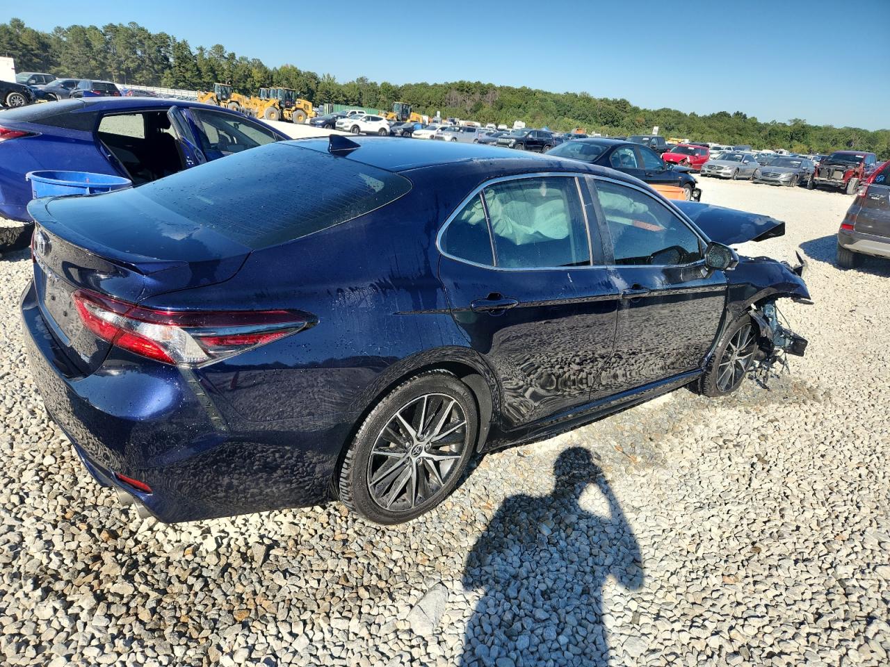 2022 TOYOTA CAMRY SE photo 3